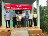 Lộc Thiện bàn giao 5 căn nhà Đại đoàn kết tổng trị giá 335 triệu đồng  cho hộ nghèo