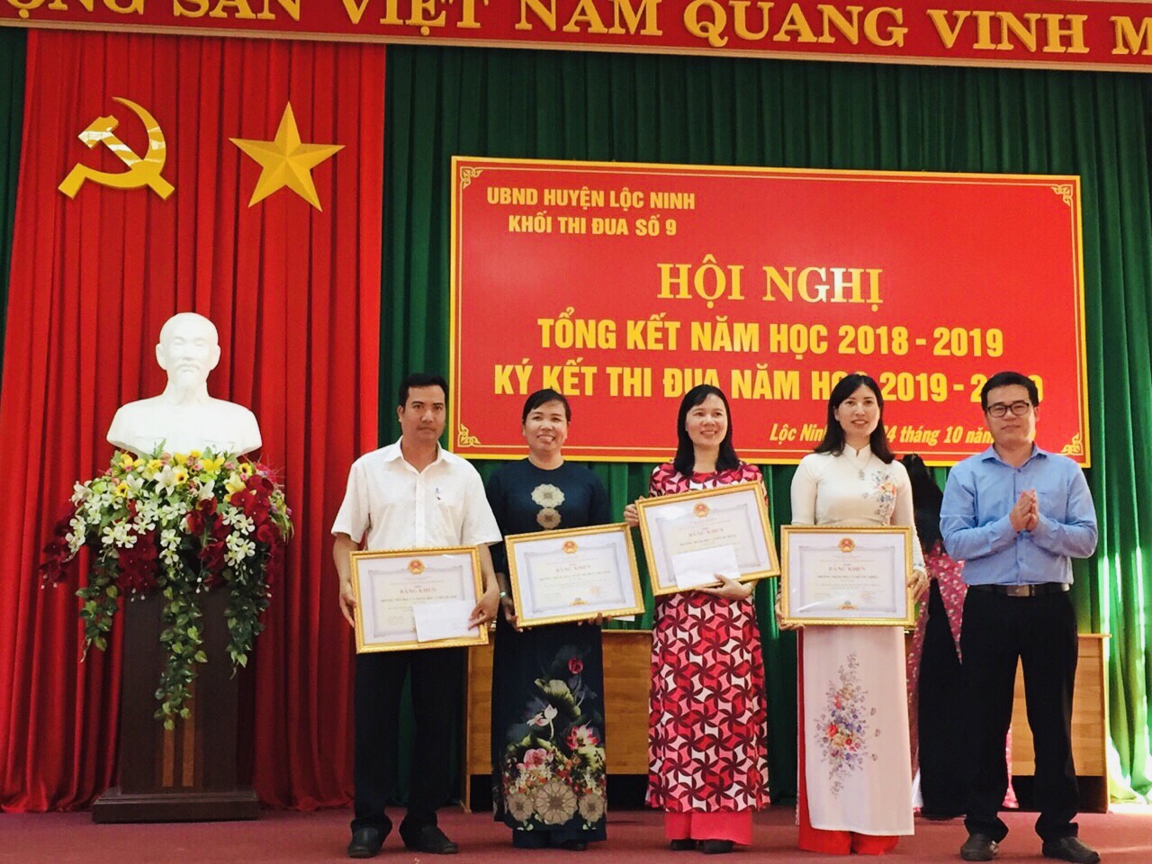 Khối thi đua số 9 tổ chức Hội nghị Tổng kết giao ước thi đua năm học 2018 - 2019 và ký kết giao ước thi đua năm học 2019 - 2020