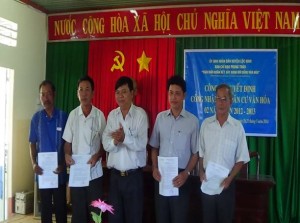 Ban chỉ đạo phong trào “Toàn dân đoàn kết xây dựng đời sống văn hóa” huyện Công bố Quyết định công nhận 40 khu dân cư đạt khu dân cư văn hóa 02 năm liền 2012-2013.