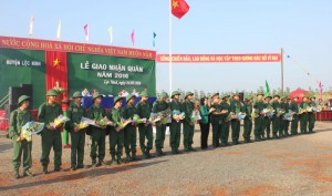 Nối tiếp truyền thống cha anh, 170 thanh niên huyện Lộc Ninh hăng hái lên đường nhập ngũ bảo vệ Tổ quốc.