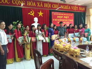 Công đoàn Văn phòng Hội đồng nhân dân - Ủy ban nhân dân huyện Lộc Ninh tổ chức Họp mặt kỷ niệm 106 năm Ngày Quốc tế phụ nữ (8/3/1910 -8/3/2016)