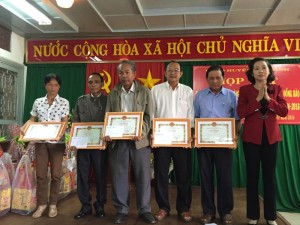 Huyện Lộc Ninh: 47 người có uy tín trong đồng bào dân tộc thiểu số tiếp tục được phê duyệt theo Quyết định số 18/2011/QĐ-Ttg ngày 18/3/2011 của Thủ tướng Chính phủ năm 201