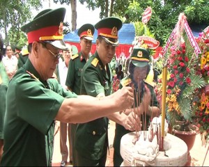 Lễ dâng hương tưởng niệm các anh hùng liệt sĩ tại Nhà tưởng niệm xã Lộc Hiệp