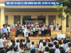 233 phần quà trung thu cho các em học sinh trường tiểu học  Lộc Thiện B