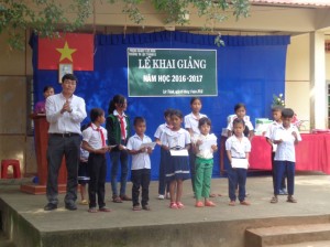 26 suất học bổng cho các em học sinh nghèo, khó khăn xã Lộc Thành do Điện lực Lộc Ninh phối hợp Sở Công Thương tỉnh Bình Phước trao tặng