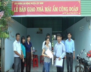 LĐLĐ huyện Lộc Ninh: trao tặng nhà mái ấm công đoàn