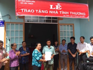 Bàn giao nhà tình thương cho ông Trương Văn Lanh ấp 11A, xã Lộc Thiện